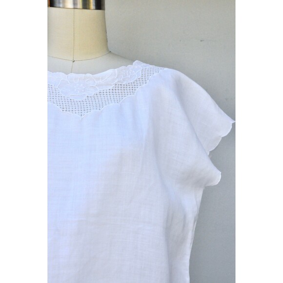 White LINEN Blouse Hand Embroidered Button Down Back Scalloped Hem Italian S M - Picture 7 of 9